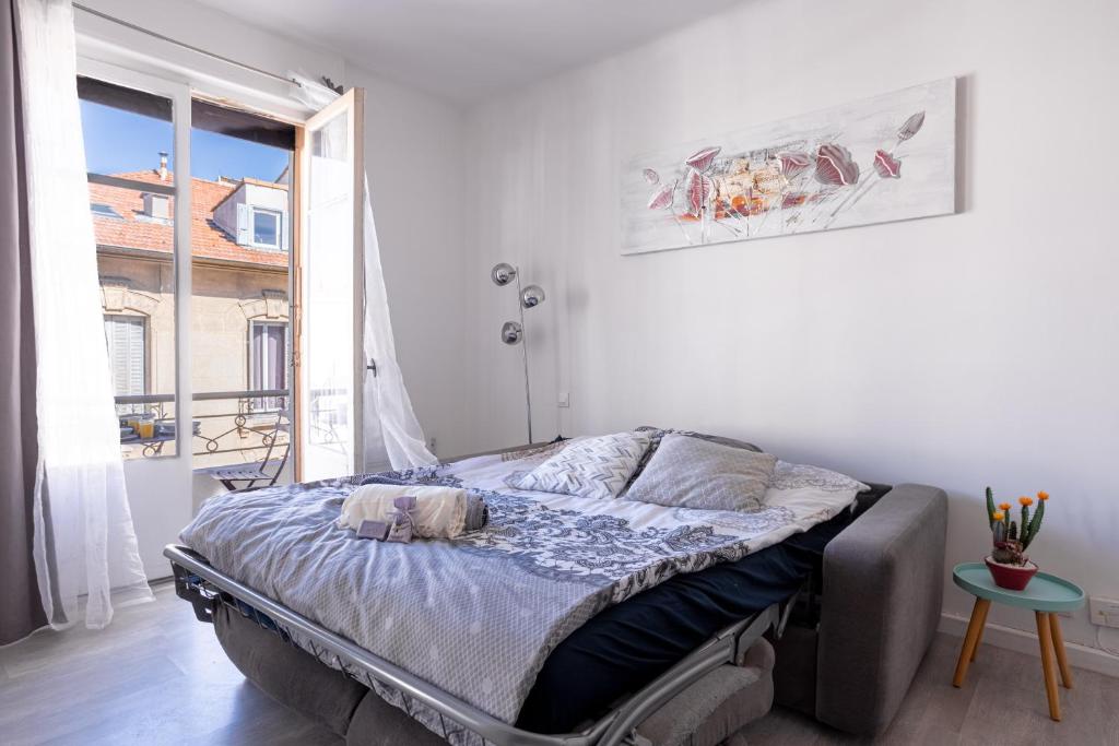 Cannes centre apartment with a balcony - 4