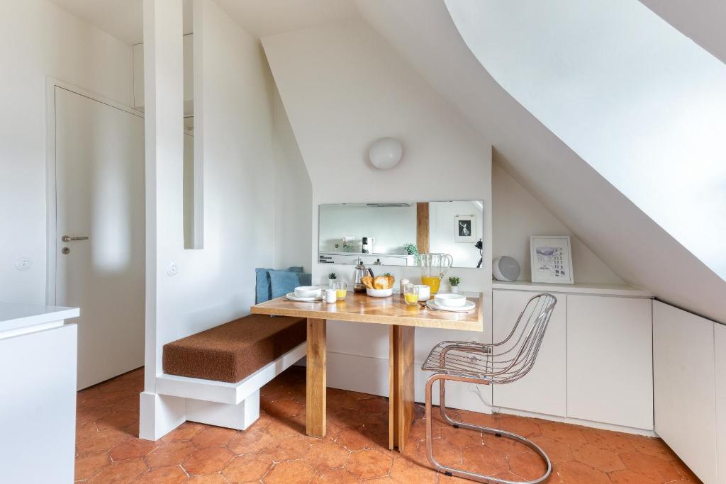 Studio Cocoon with View in the Heart of Paris 09 - 2