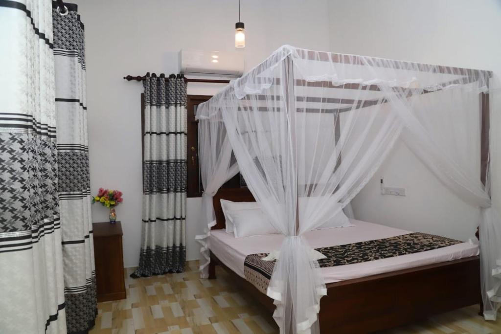 Isira Guest, Mirissa (jih)