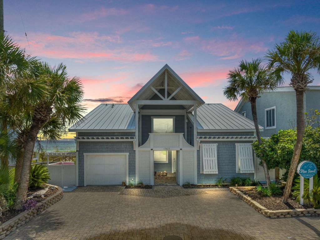 Luxury Gulf Front Property! Directly on the Beach! Sleeps 15!, Panama City Beach