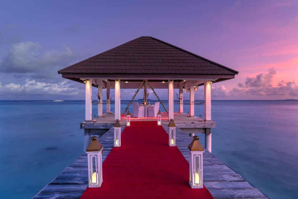 VARU by Atmosphere - Premium All Inclusive with Free Transfers — Hotel building in Kaafu Atoll, Kaafu