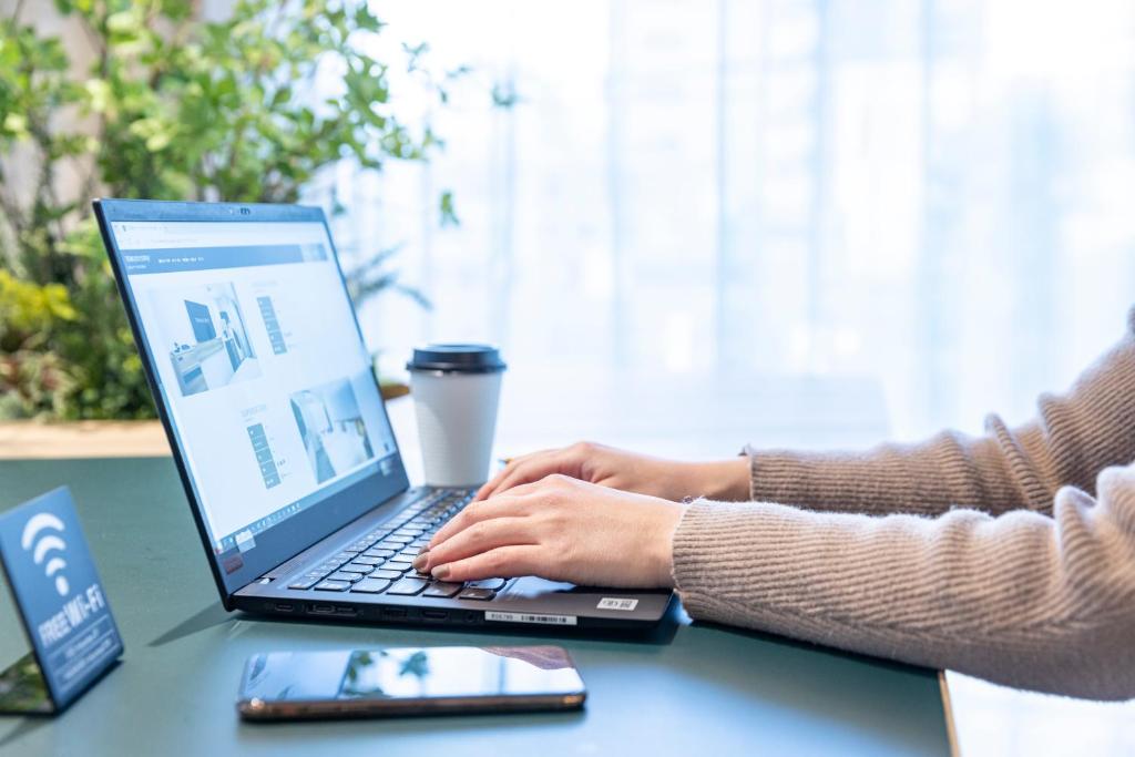 Shared lounge/TV area