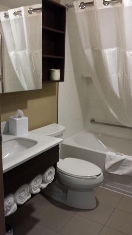 Microtel Inn & Suites by Wyndham Red Deer photo