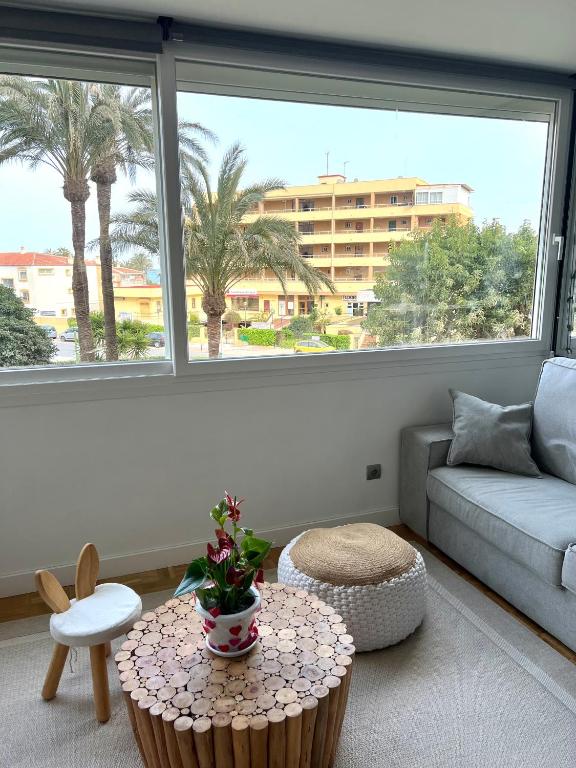 Modern 3 bedroom apartment situated in luxury beachfront gated community - 4