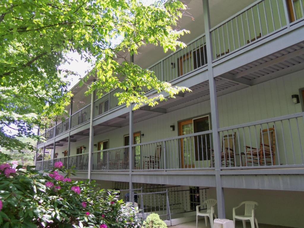 Four Seasons Inn photo
