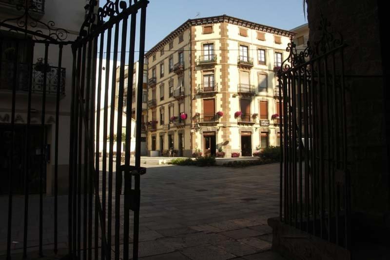 Hostal Paris — Hotel in Jaca