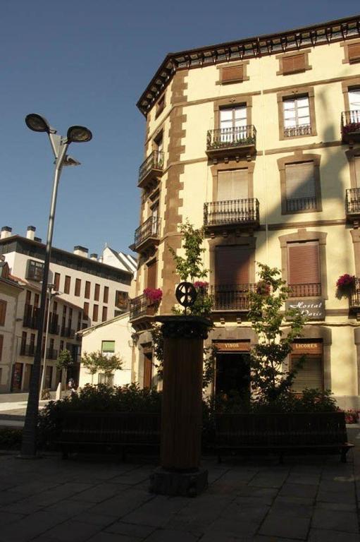 Hostal Paris - 2