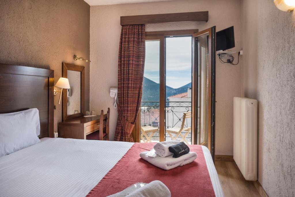 Arahova Inn photo