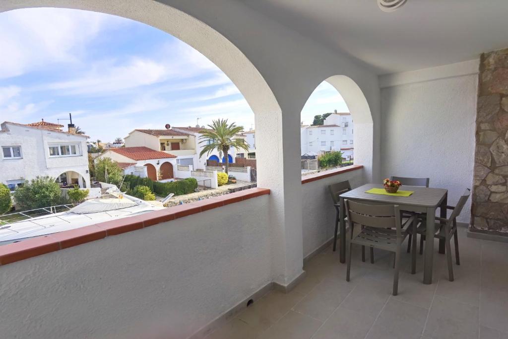 LEON INMO Apartment Dana - 15770, Empuriabrava