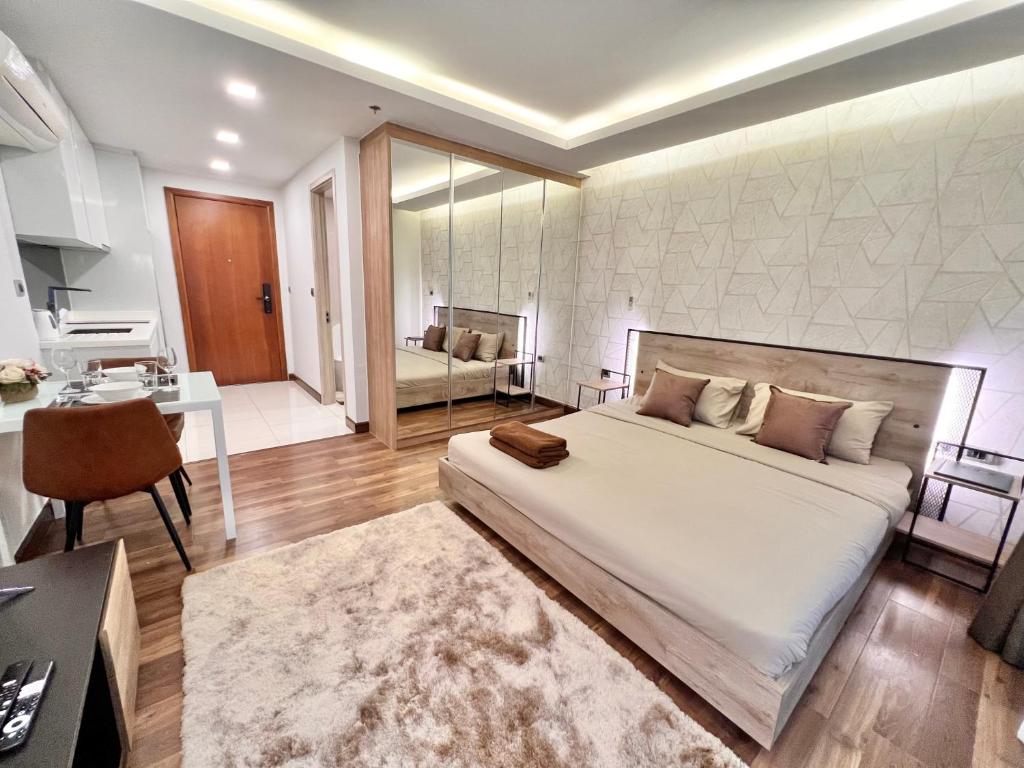 HILL & SEA VIEW Studio in Peak Tower, Pattaya South