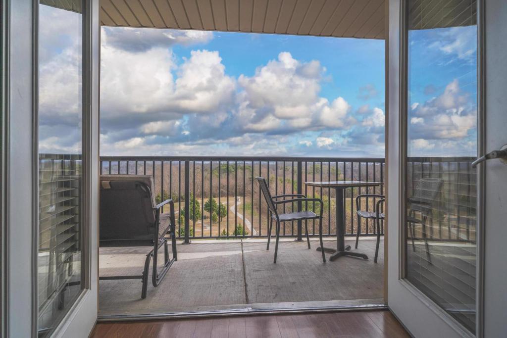 MVC - Unit 2701 - Sweet Bear, Pigeon Forge