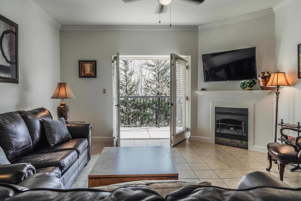 MVC - Unit 5204, Pigeon Forge