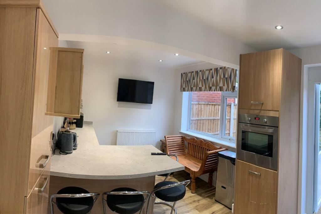 Renovated Home with Garden, Chester photo 4