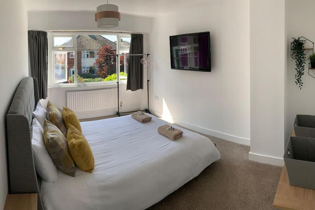 Renovated Home with Garden, Chester photo 2
