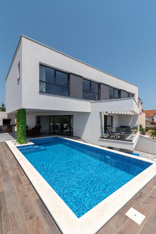 Villalux2022 mit Pool beheizt, Trogir