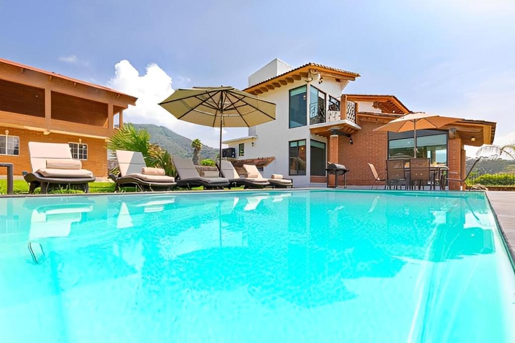 Hermosa Casa en San Gaspar con vista al Lago en Valle de Bravo, México
