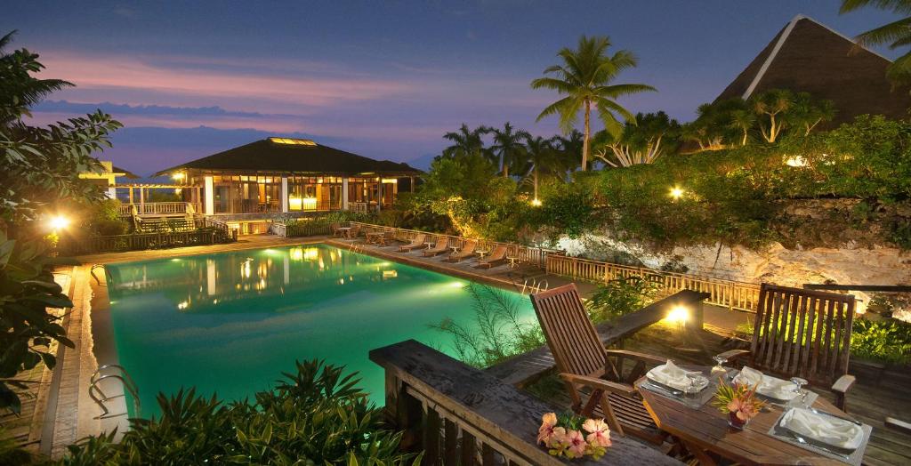 Swimming pool
