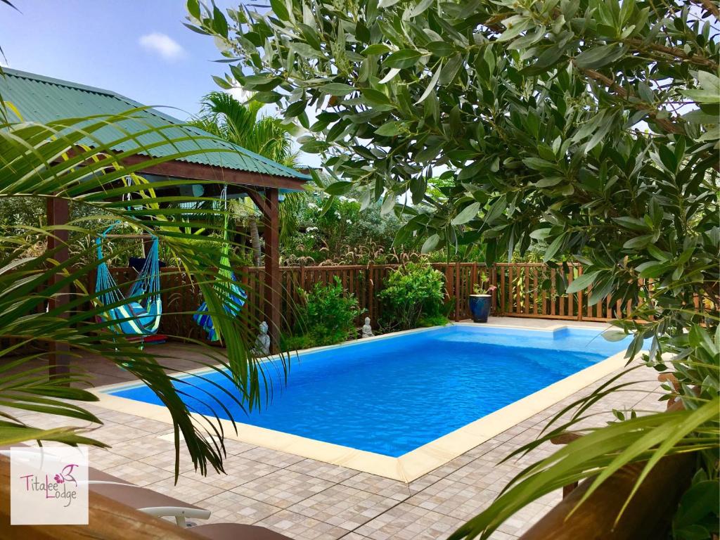 Titalee Lodge 3 Villas autour d'une piscine 전경