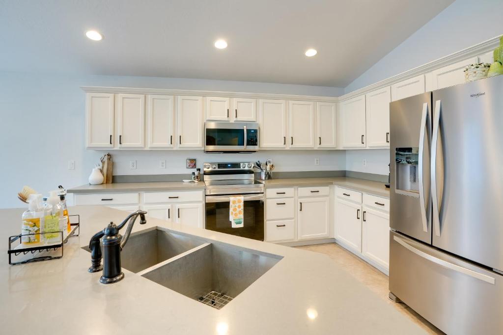 Pool, Fenced Yard El Mirage Sunshine House, El Mirage