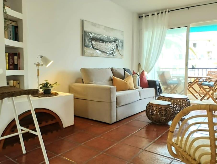 Central 2 bedroom with sea views, Acapulco Playa, Nerja - 2