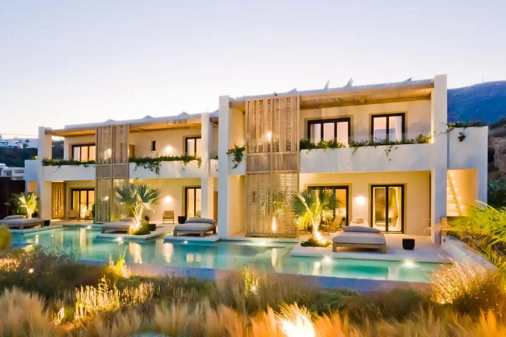 Almi Luxury Rooms, hotel en Amoopi