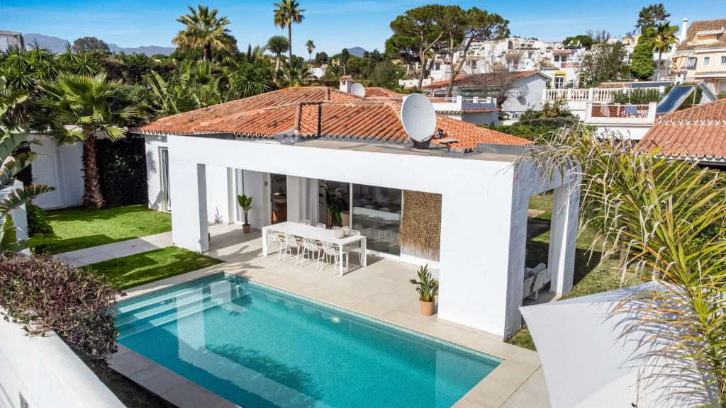 Beachfront Villa Casa Blanca Ref #31 - 2