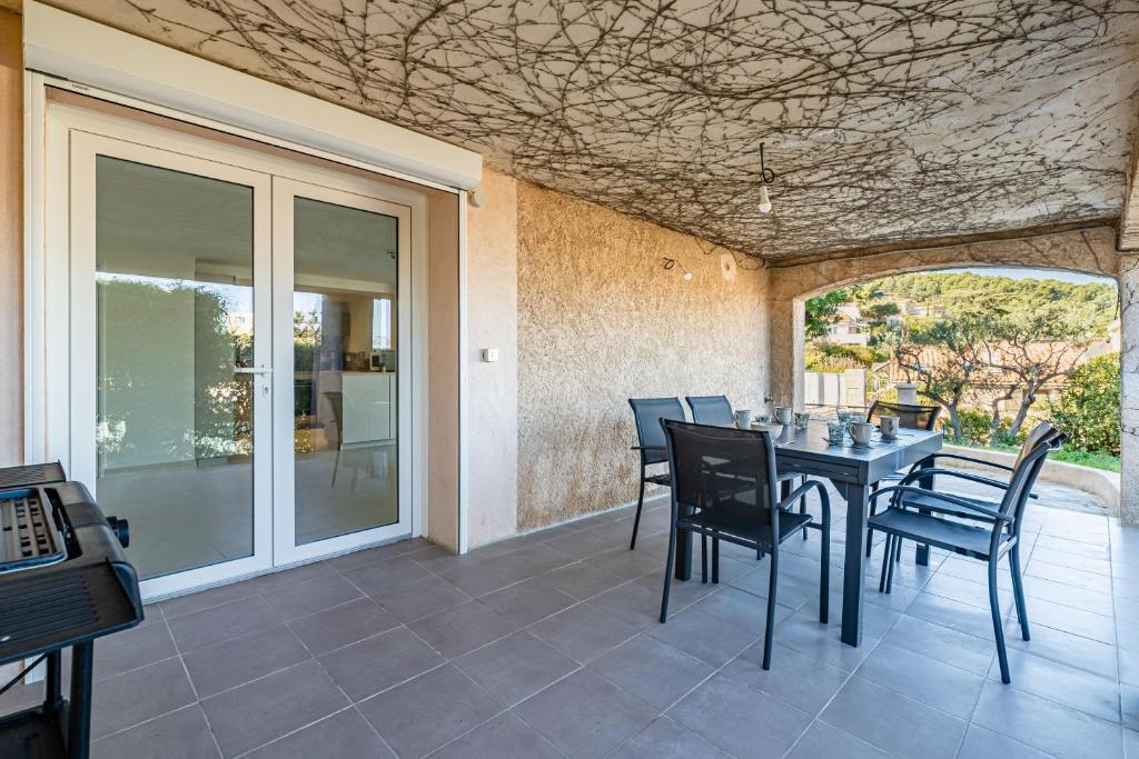 Bas de villa refait à neuf, climatisation et terrasse vue mer - 2