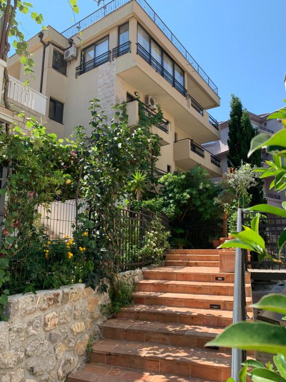 Apartments Lov - 1