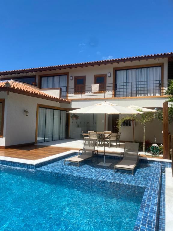 Casa alto padrão a 100 metros da praia brava