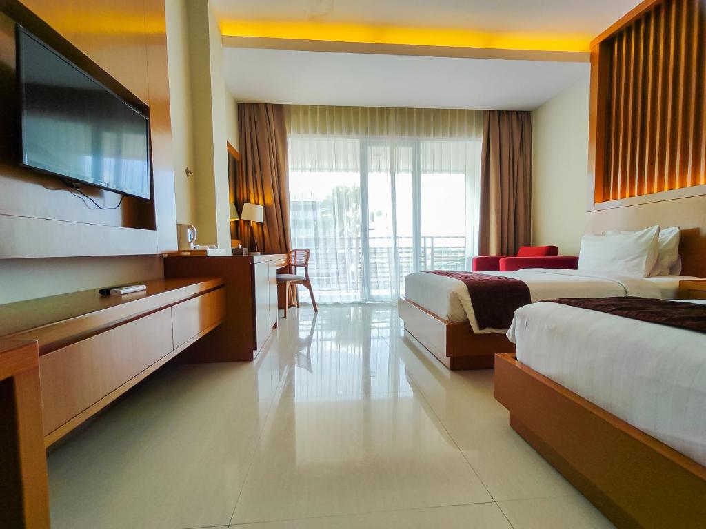 Shared lounge/TV area