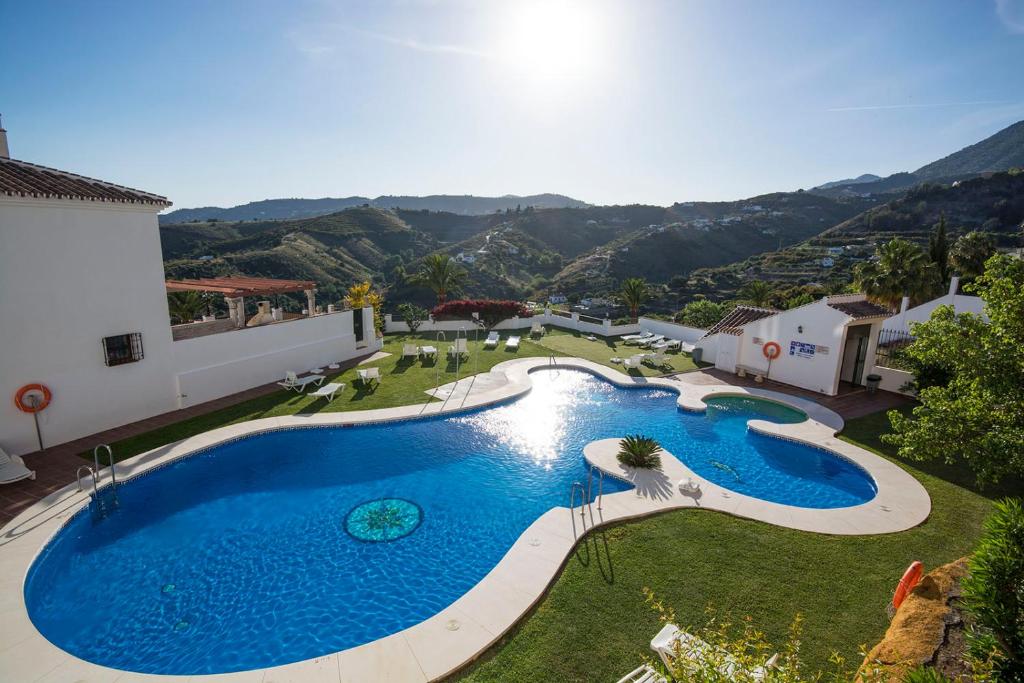 Penthouse 17A, Frigiliana 2 bedroom, Pool, Large Terrace and Amazing views in the center of Frigiliana HansOnHoliday Rentals - 3