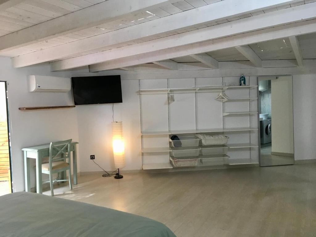 spazioso e incantevole, funzionale, Wi-Fi, AC, patio, piscina condivisa - 3