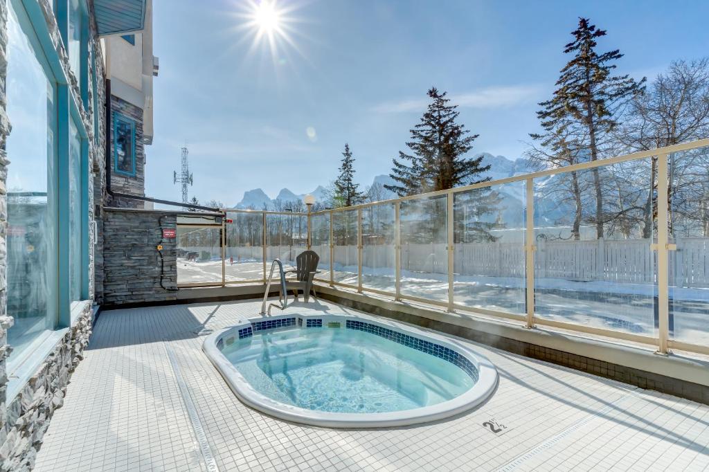 ชาโต แคนมอร์ (Chateau Canmore)