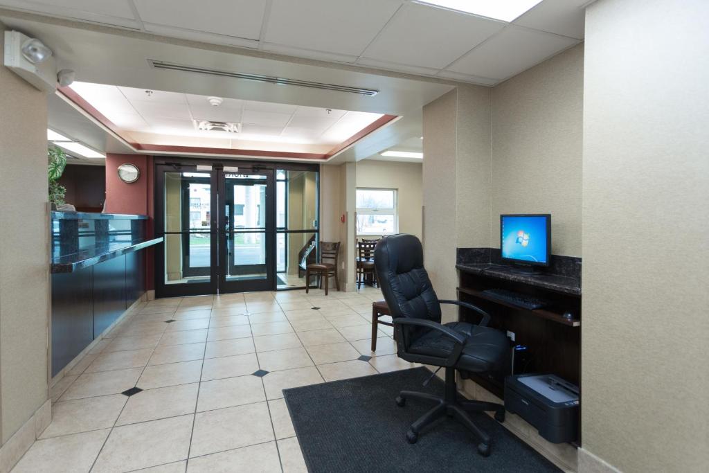 Detroit (MI) Travelodge by Wyndham Romulus Detroit Airport Additional