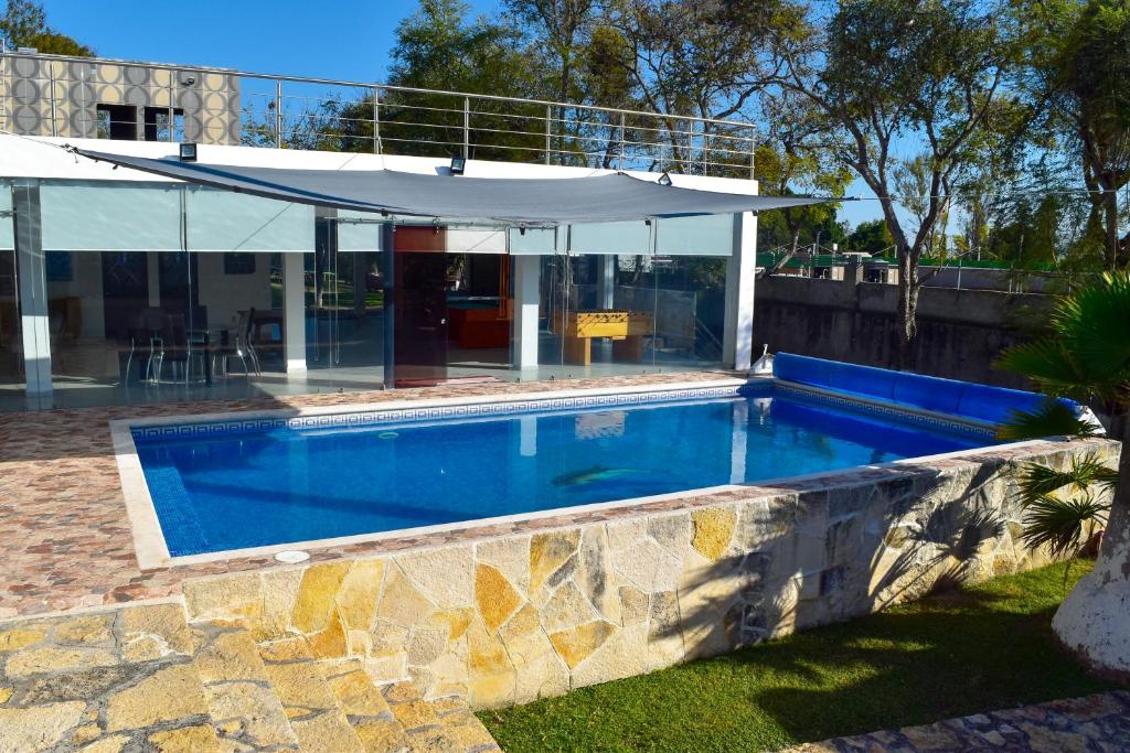 House with pool and bbq, ready to enjoy