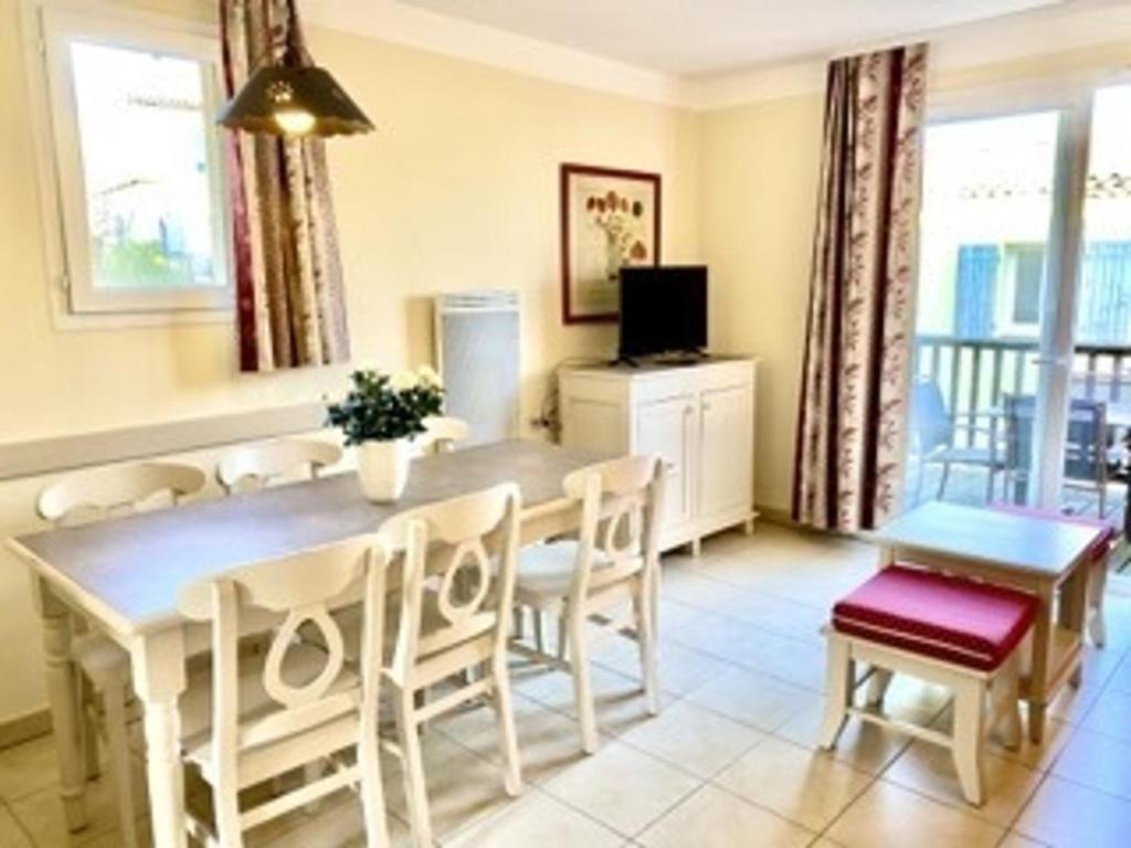 Maison de Vacances en Provence avec Piscine à Pont Royal - FR-1-658-22 - 2