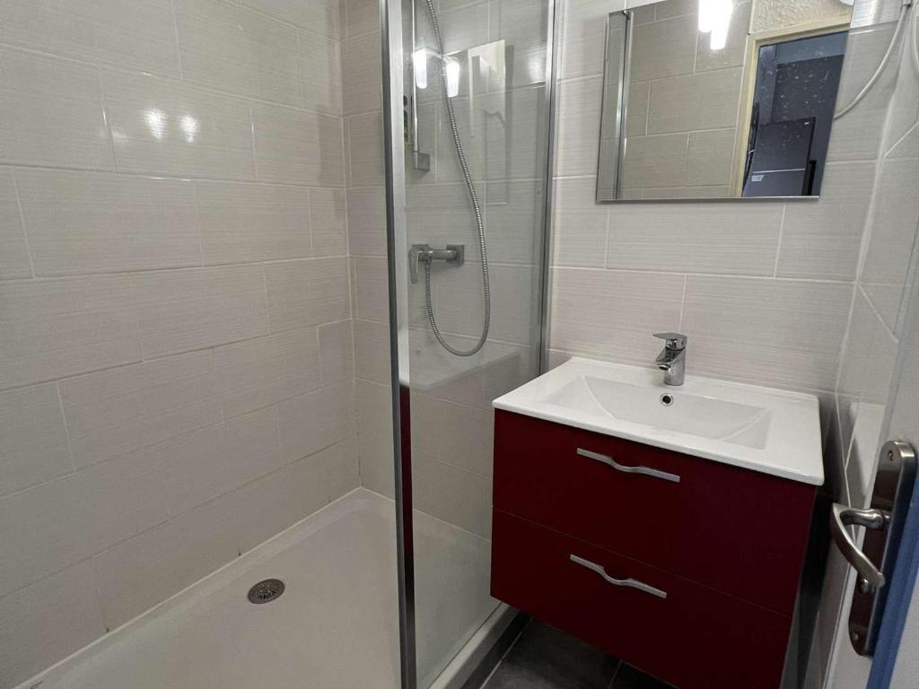 Studio Mezzanine avec Piscine, Clim, Parking et Lave-linge - Proche Plage - FR-1-702-50 - 4