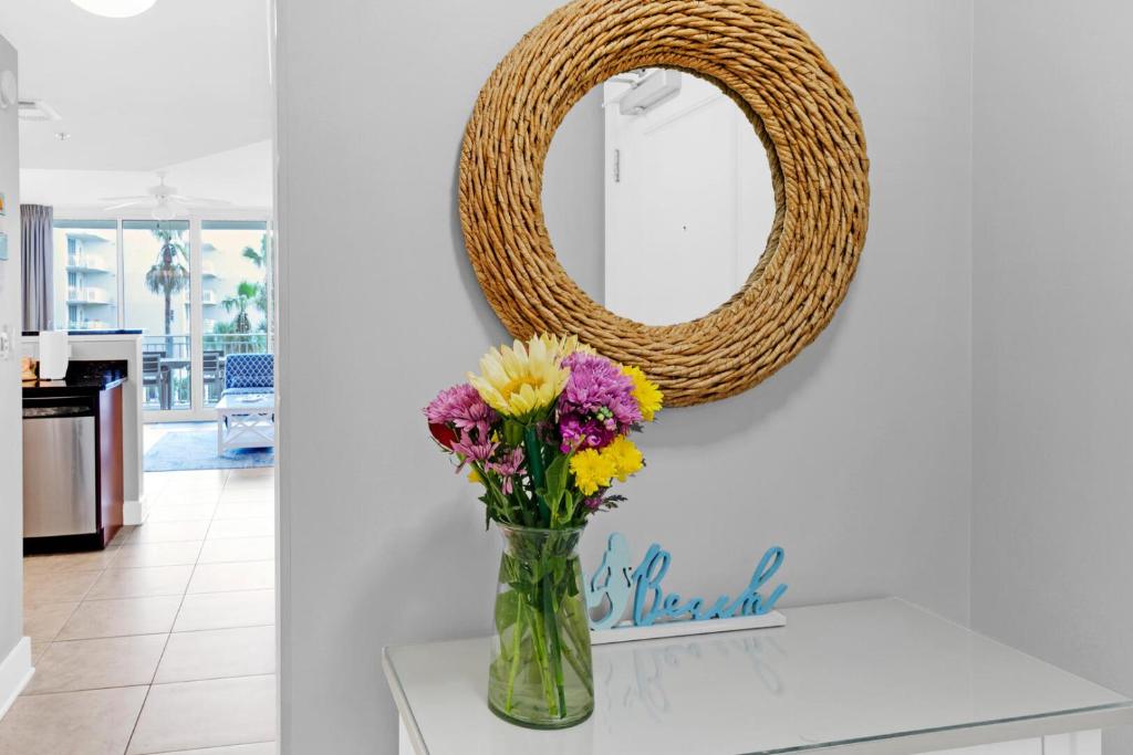 Lovely Courtyard Views Waterscape B428, Fort Walton Beach