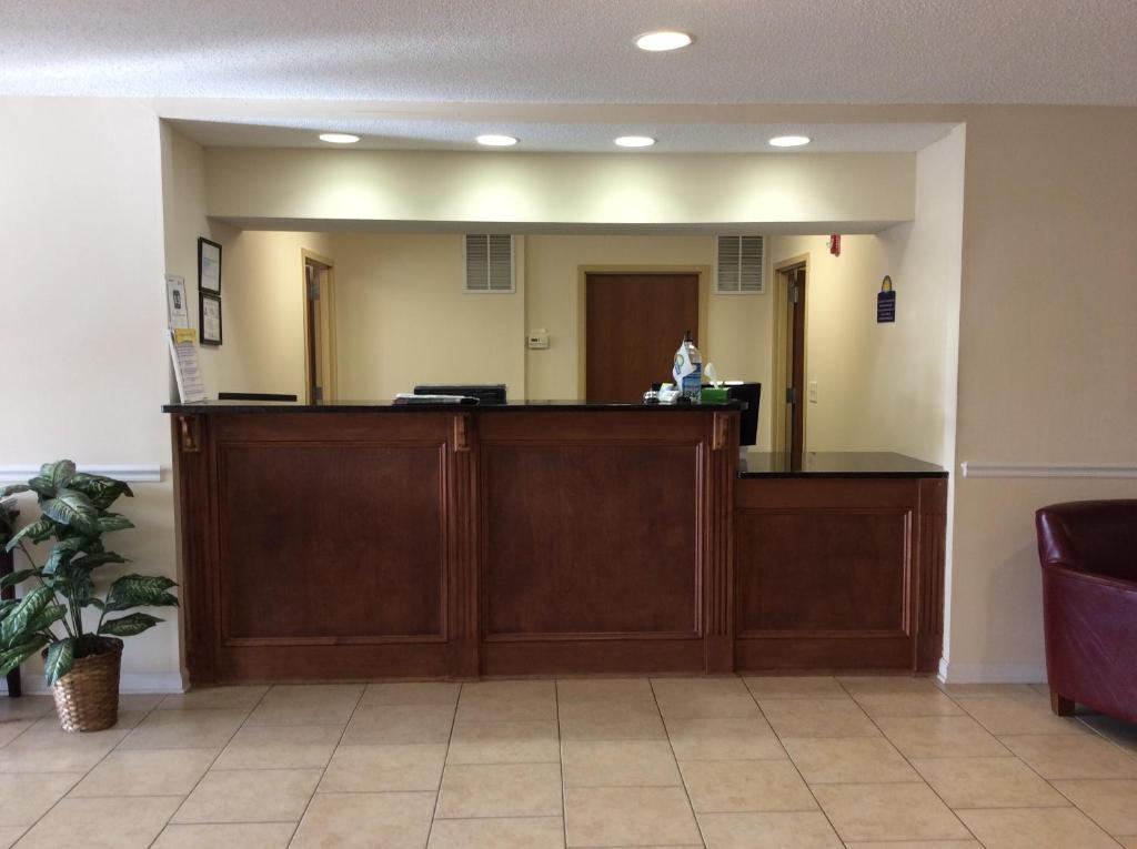 Days Inn by Wyndham Greensboro NC photo