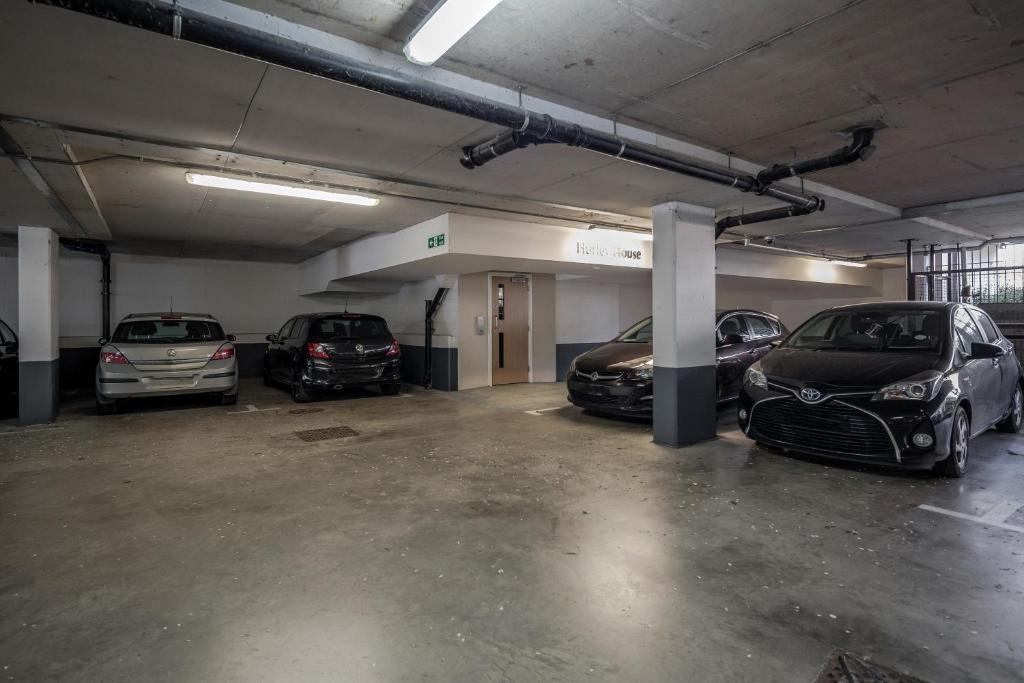 Luxury Apartment Close to London Heathrow and Stockley Park photo