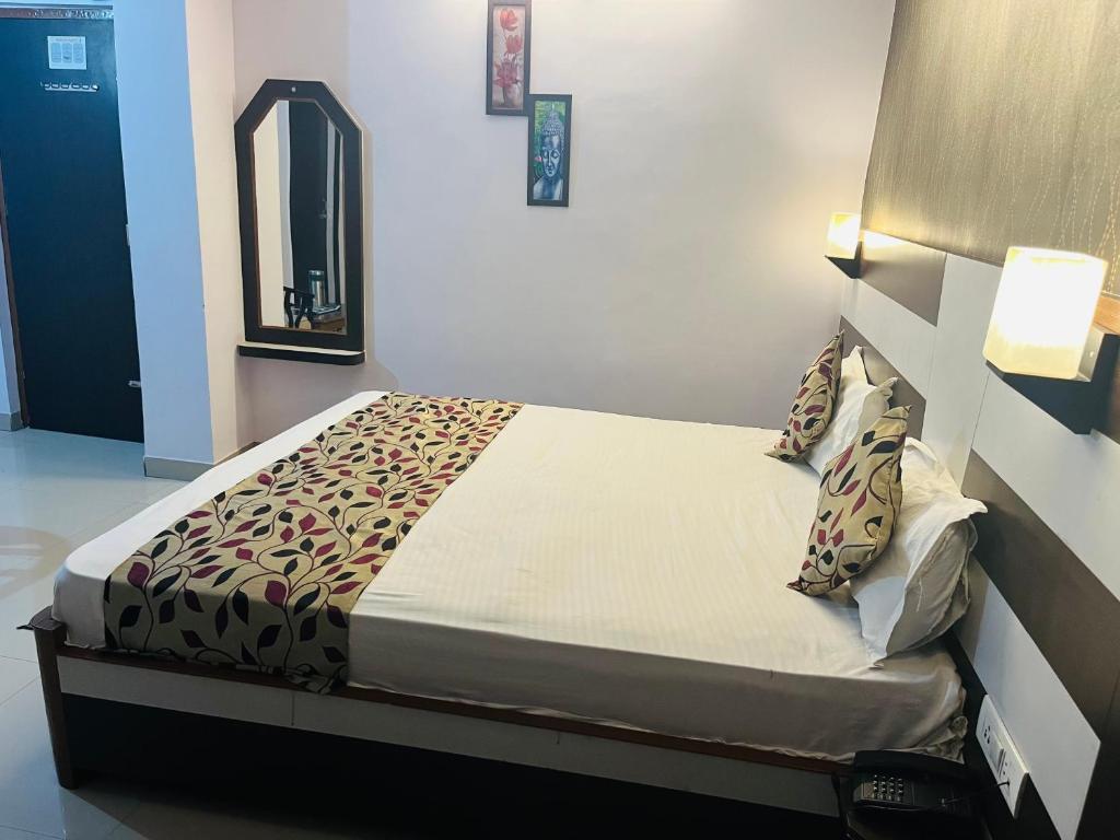 Hotel Mani International photo