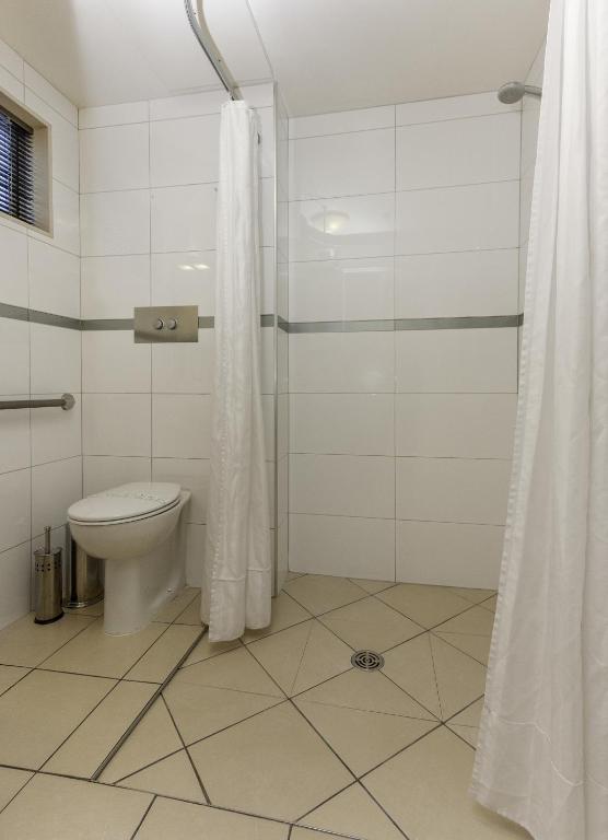 166 Majestic Court Motel photo