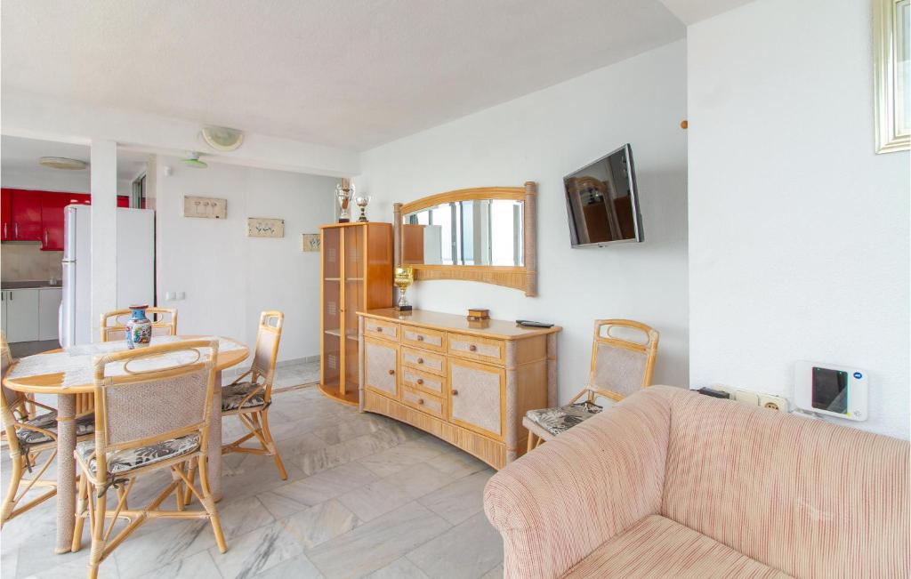 2 Bedroom Lovely Apartment In Benidorm - 3