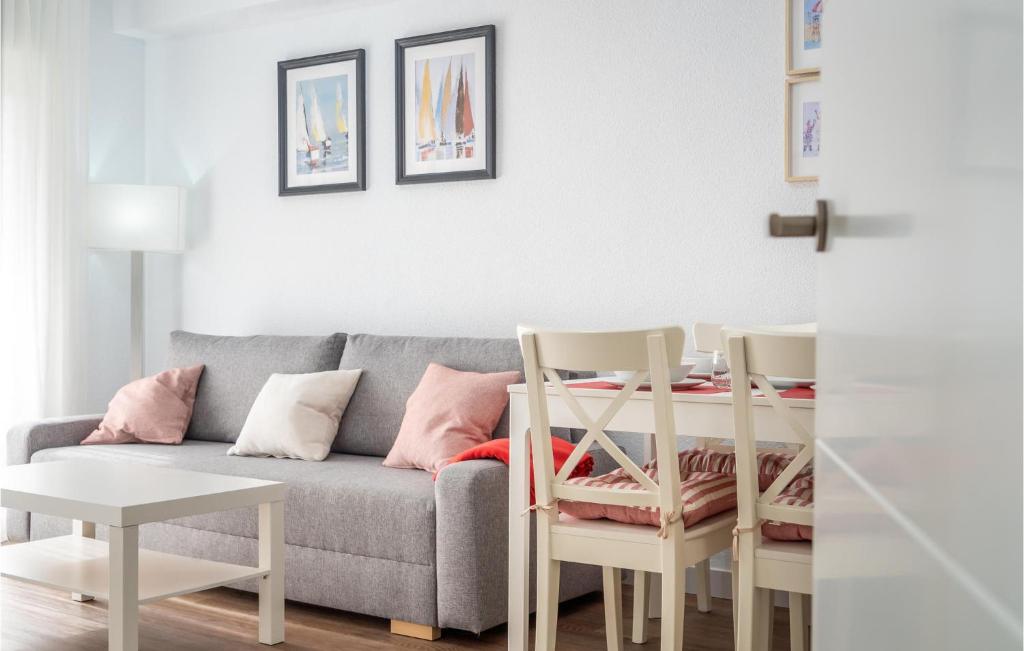 1 Bedroom Cozy Apartment In Benidorm - 5