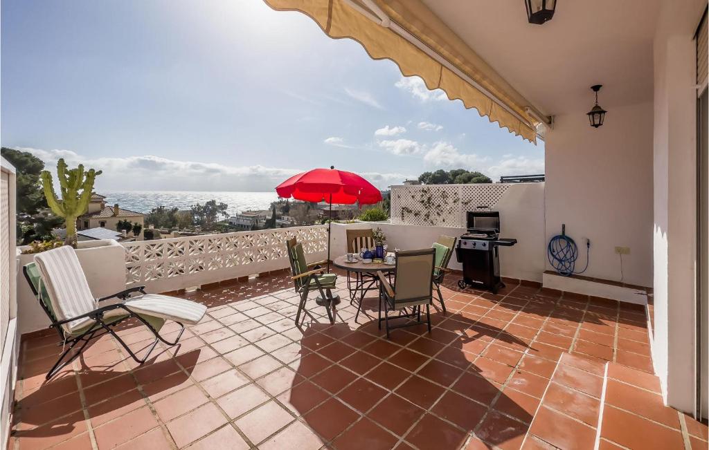 Stunning Apartment In Benalmádena - 2