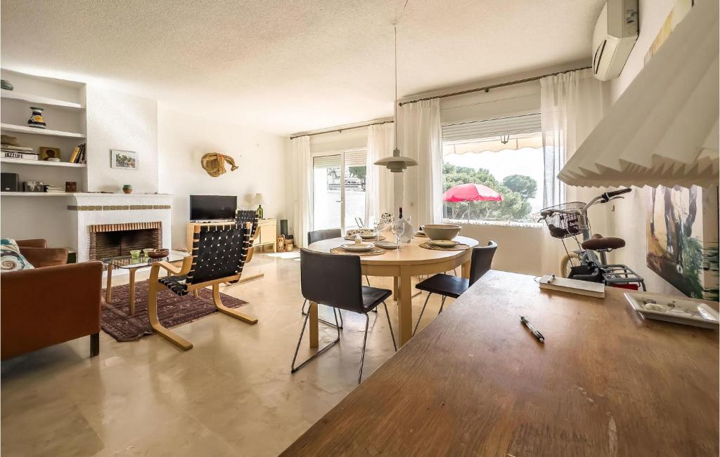 Stunning Apartment In Benalmádena - 3