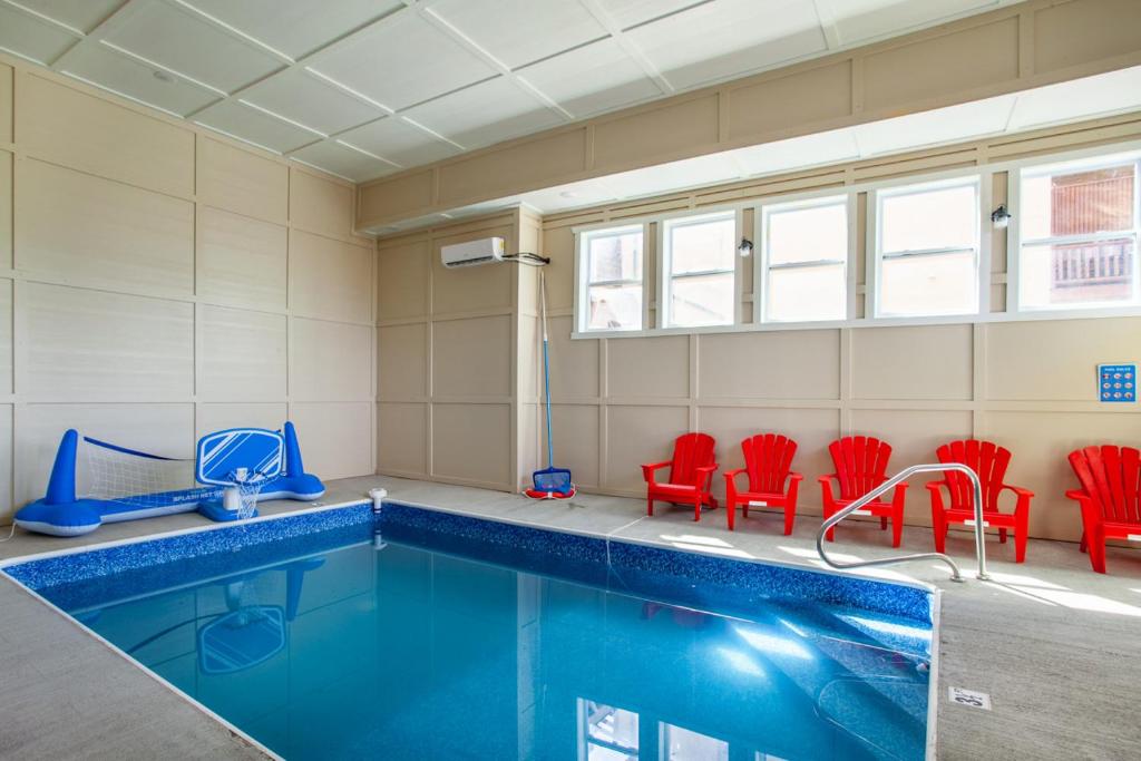 Pool and Game Room in Stunning Mountain Cabin, Pigeon Forge