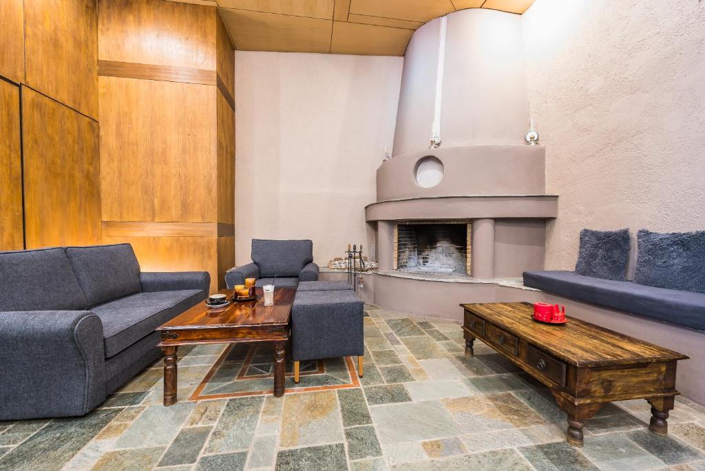 Arahova Inn photo