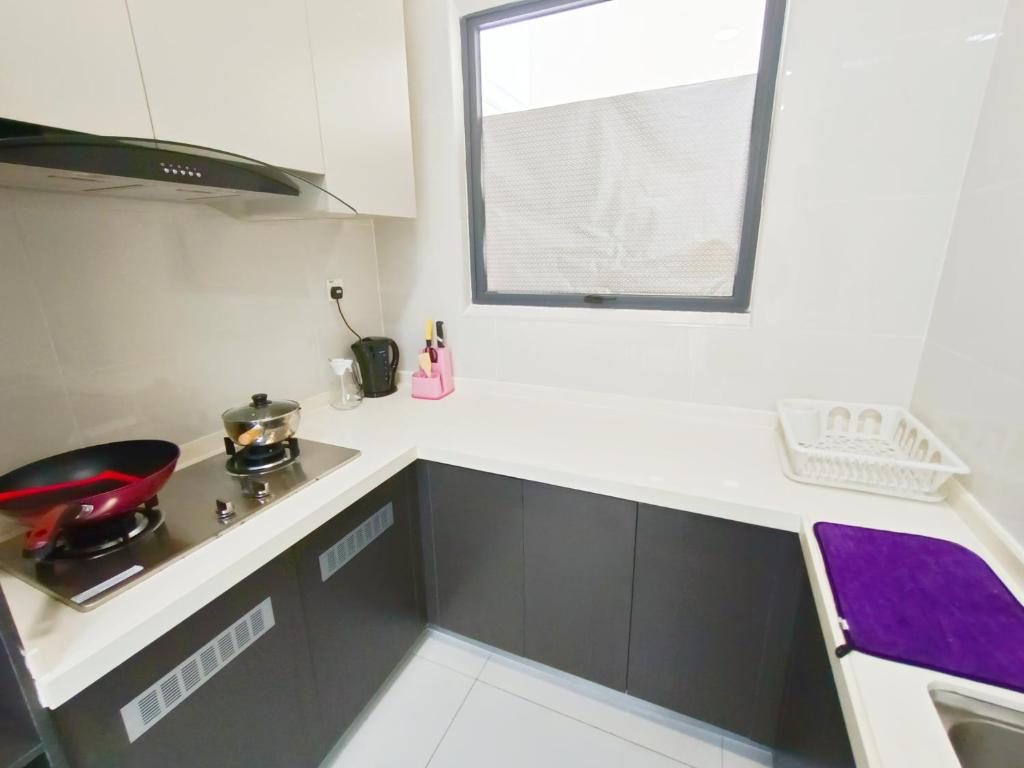 Danga Suite full Sea View, 7 min to CIQ,3BR 8 PAX, Royal stand, By Hint — Hotel in Johor Bahru