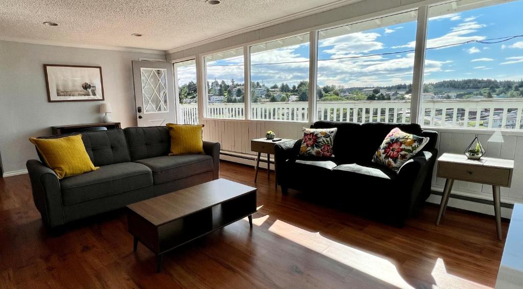 THE SALTWATER-Downtown, City & Ocean Views